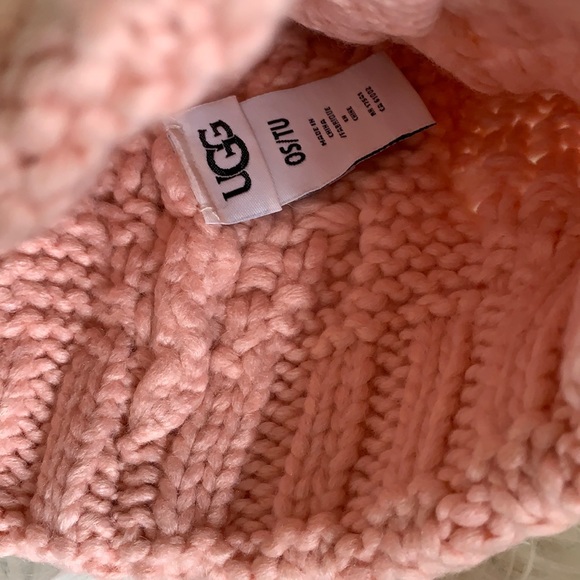🎉HP🎉Adorable Pink UGG Knit with Faux Fur Pom Hat - Picture 3 of 3